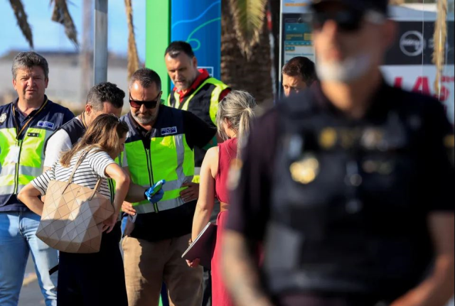 Havalimanında polis ve yolculara saldıran saldırgan, polis tarafından öldürüldü