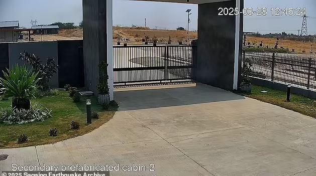 Depremde yeryüzünün yarılma anı ilk kez görüntülendi