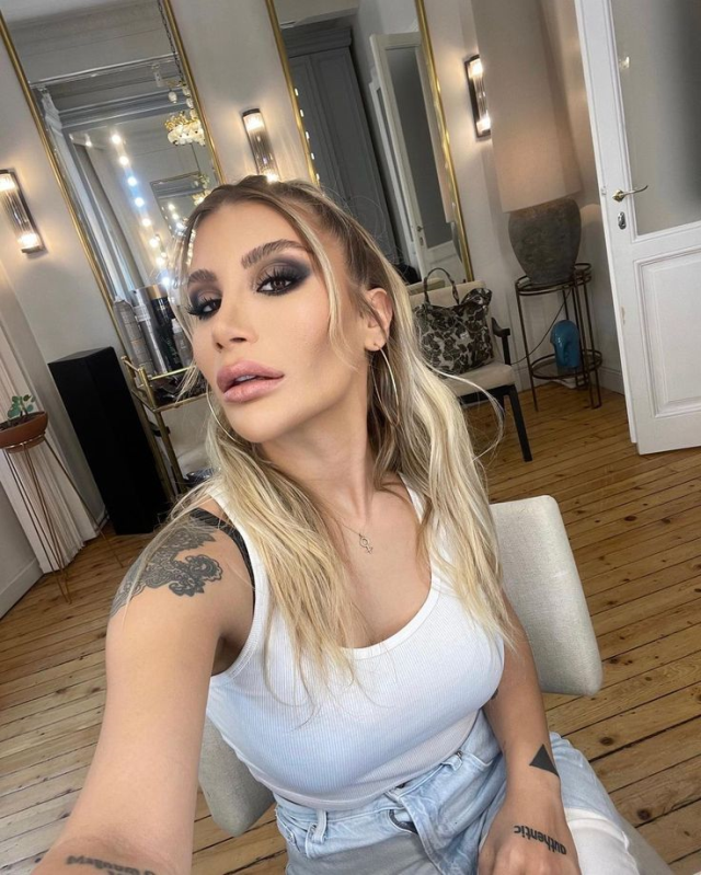 Havalimanında bir hayli eğlendi! İrem Derici'den ilginç dans