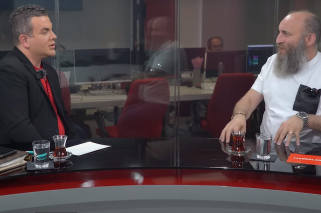 Çetin Altay, dört yıl önce kaybettiği annesinin ölüm nedenini ilk kez açıkladı