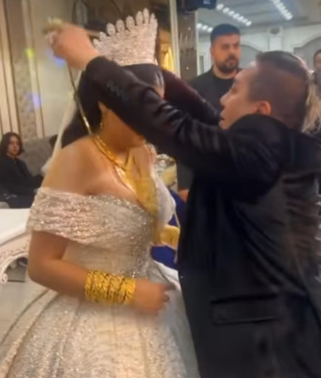 Murat Övüç'ün yıllar önce boşandığı eski eşi ilk kez düğün töreninde görüntülendi