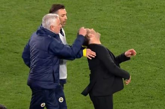 Okan Buruk: Mourinho hala ağlamaya devam ediyor
