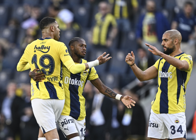 Fenerbahçe ligin son maçında geriden gelip kazandı