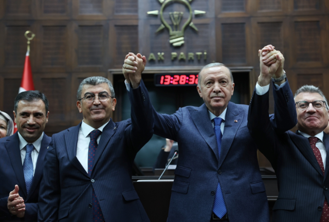 Rozet takma törenine Erdoğan'ın sorusu damga vurdu: Hangi partiden, nereden geldi?