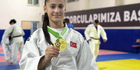 Fatma Zehra, Madalyasını Filistin’e Armağan Etti