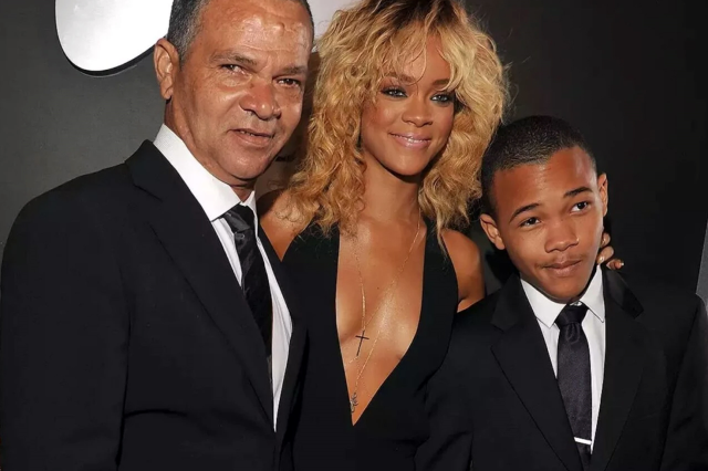Rihanna'nın babası hayatını kaybetti