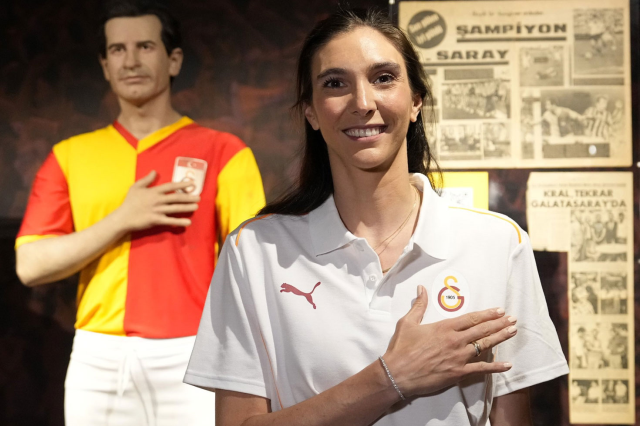 Fenerbahçe'nin efsanelerinden Naz Akyol, Galatasaray'a imza attı