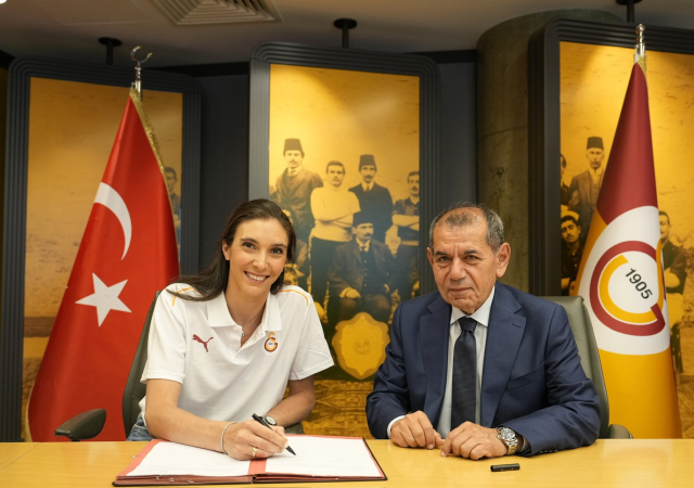 Fenerbahçe'nin efsanelerinden Naz Akyol, Galatasaray'a imza attı